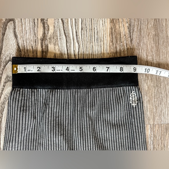 FREE PEOPLE MOVEMENT Women’s Athletic Shorts Black/White - Size XSmall/Small - Picture 7 of 8